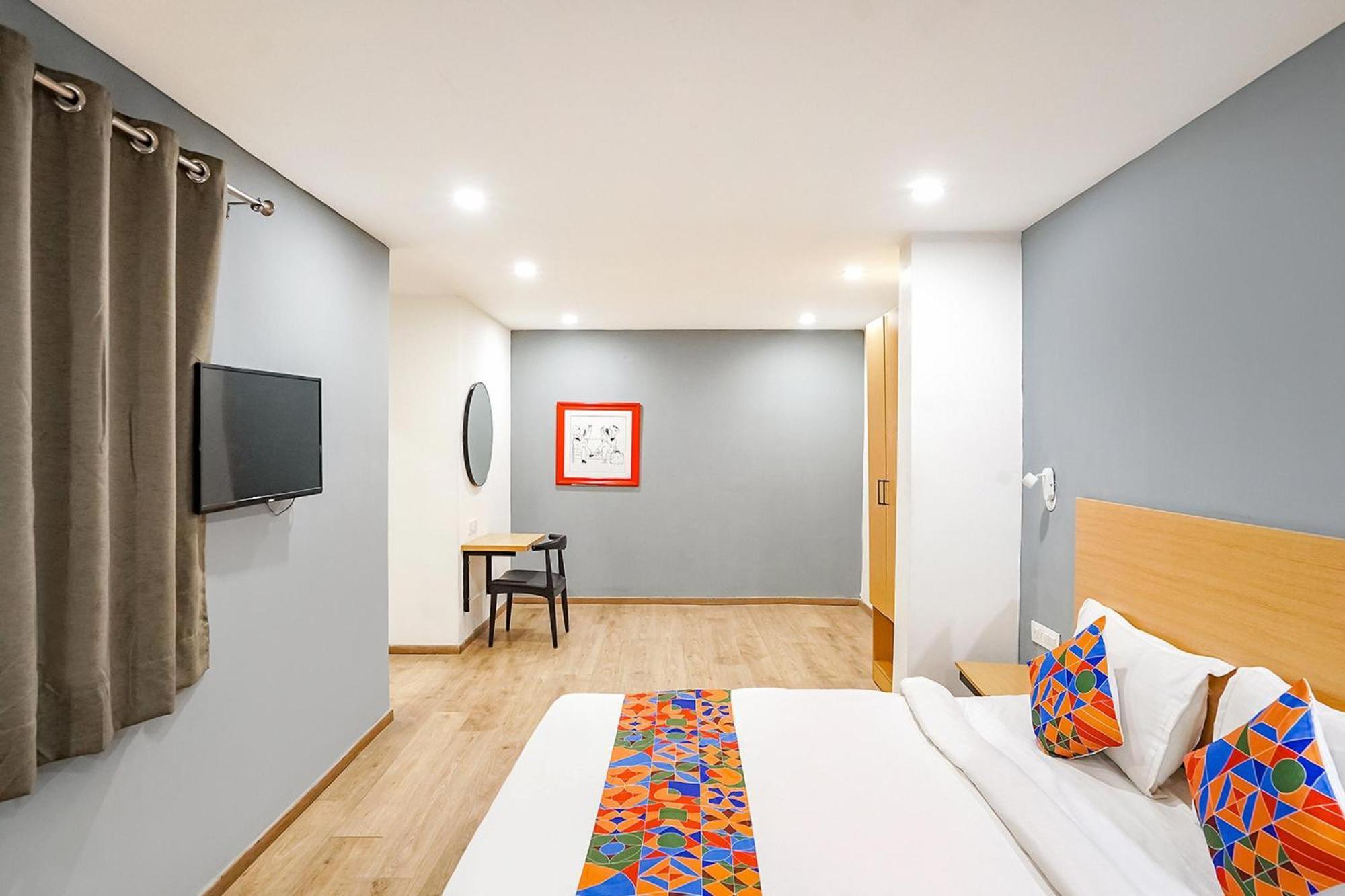Super Townhouse O Hotel Aditya Residency Near Parthala Over Bridge Sector 121 Noida Indirapuram Exterior foto
