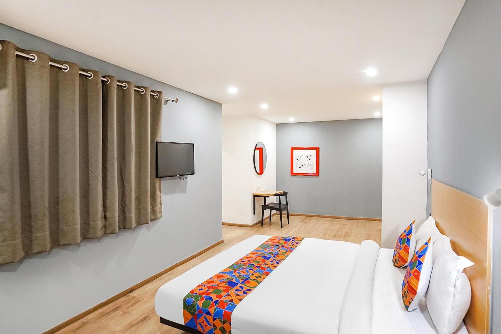 Super Townhouse O Hotel Aditya Residency Near Parthala Over Bridge Sector 121 Noida Indirapuram Exterior foto