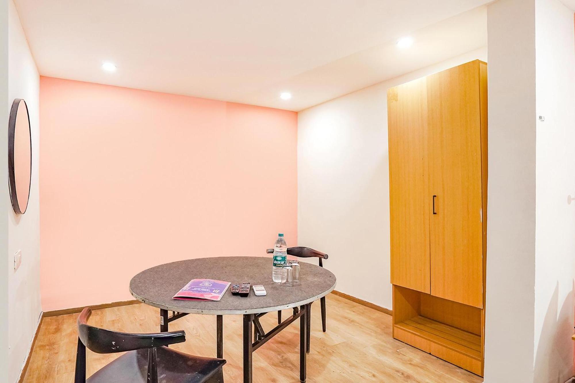Super Townhouse O Hotel Aditya Residency Near Parthala Over Bridge Sector 121 Noida Indirapuram Exterior foto
