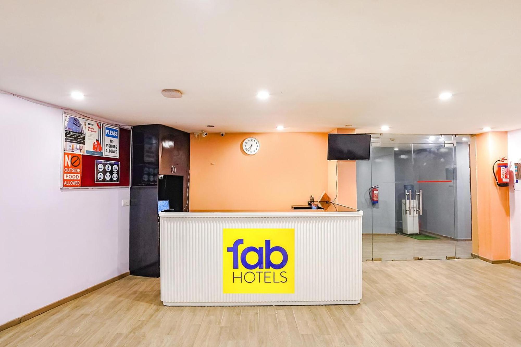 Super Townhouse O Hotel Aditya Residency Near Parthala Over Bridge Sector 121 Noida Indirapuram Exterior foto