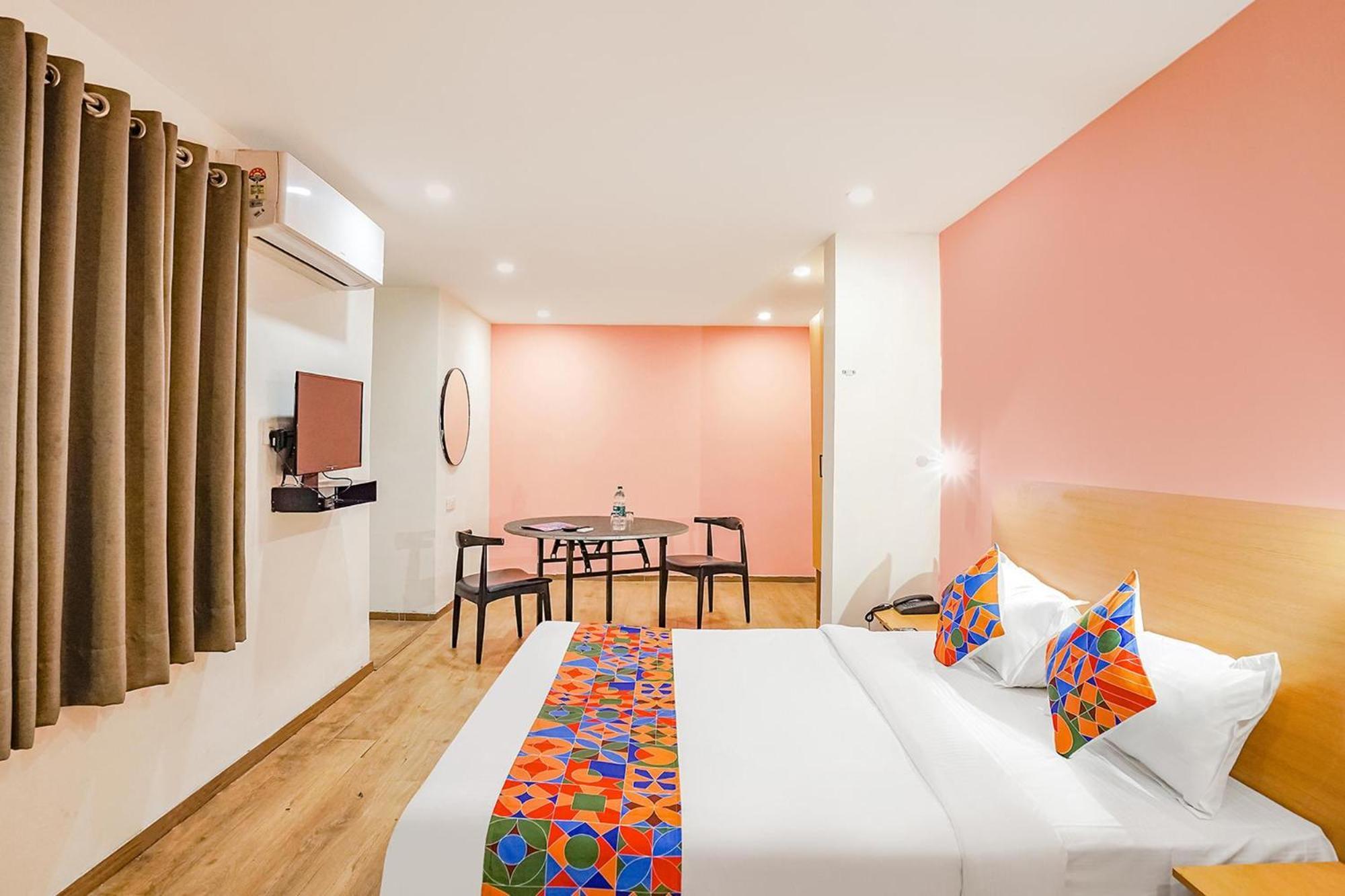 Super Townhouse O Hotel Aditya Residency Near Parthala Over Bridge Sector 121 Noida Indirapuram Exterior foto