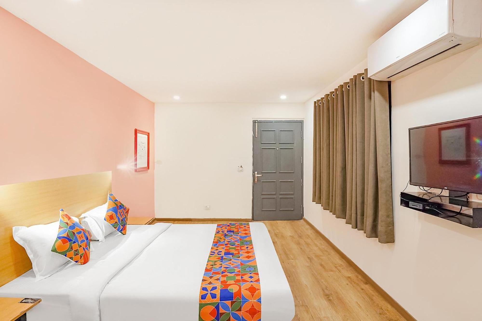 Super Townhouse O Hotel Aditya Residency Near Parthala Over Bridge Sector 121 Noida Indirapuram Exterior foto