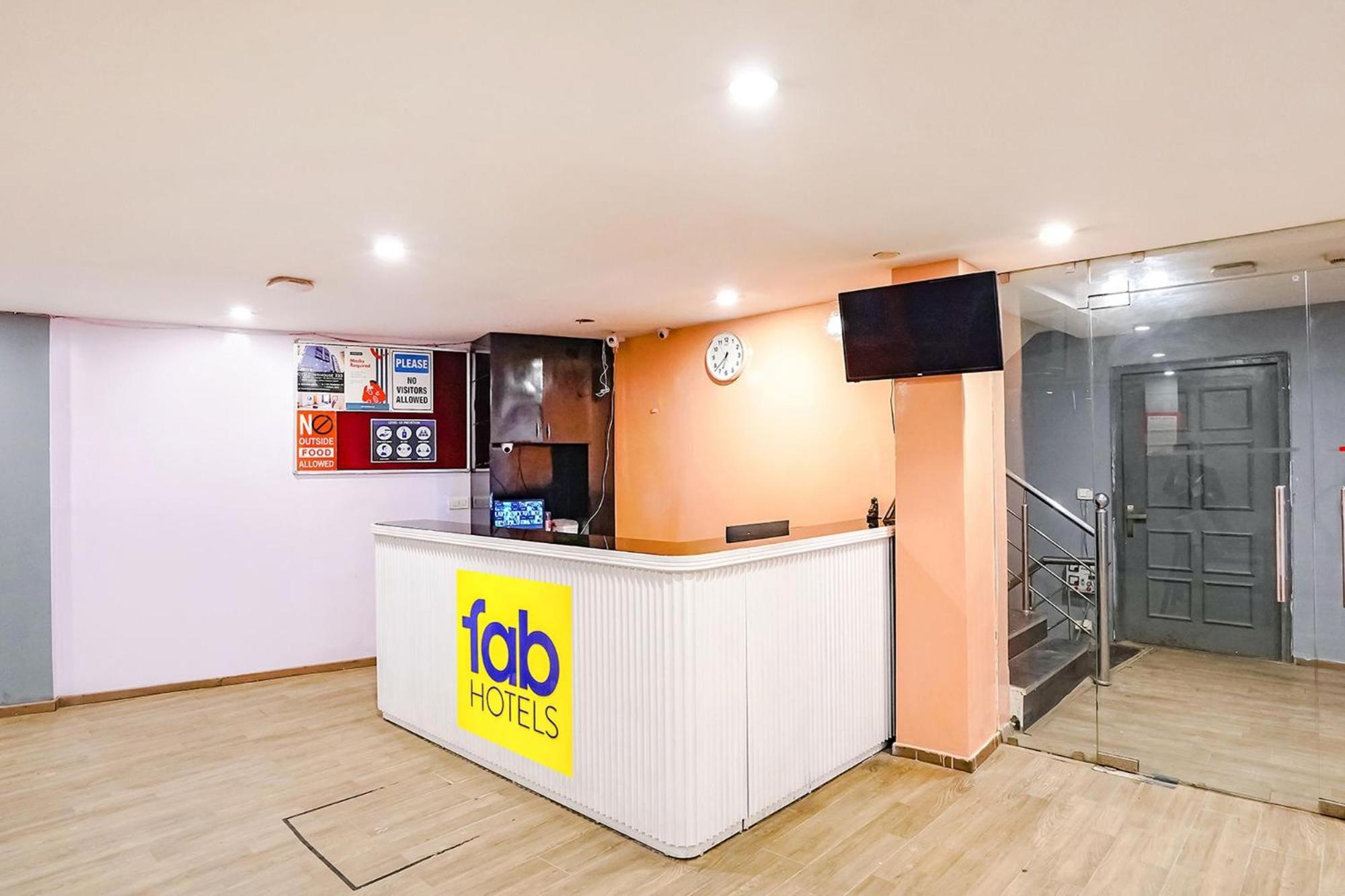 Super Townhouse O Hotel Aditya Residency Near Parthala Over Bridge Sector 121 Noida Indirapuram Exterior foto
