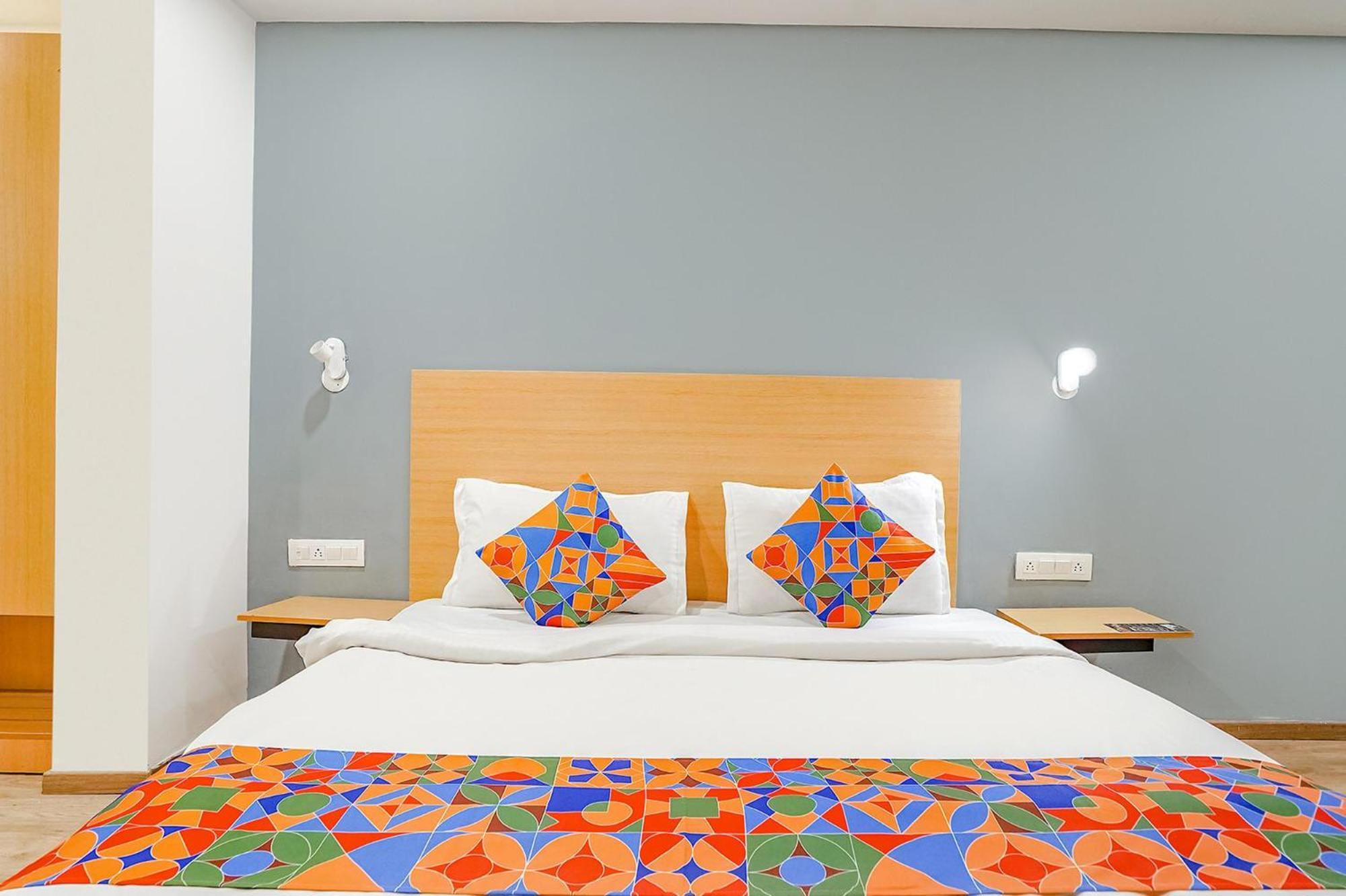 Super Townhouse O Hotel Aditya Residency Near Parthala Over Bridge Sector 121 Noida Indirapuram Exterior foto