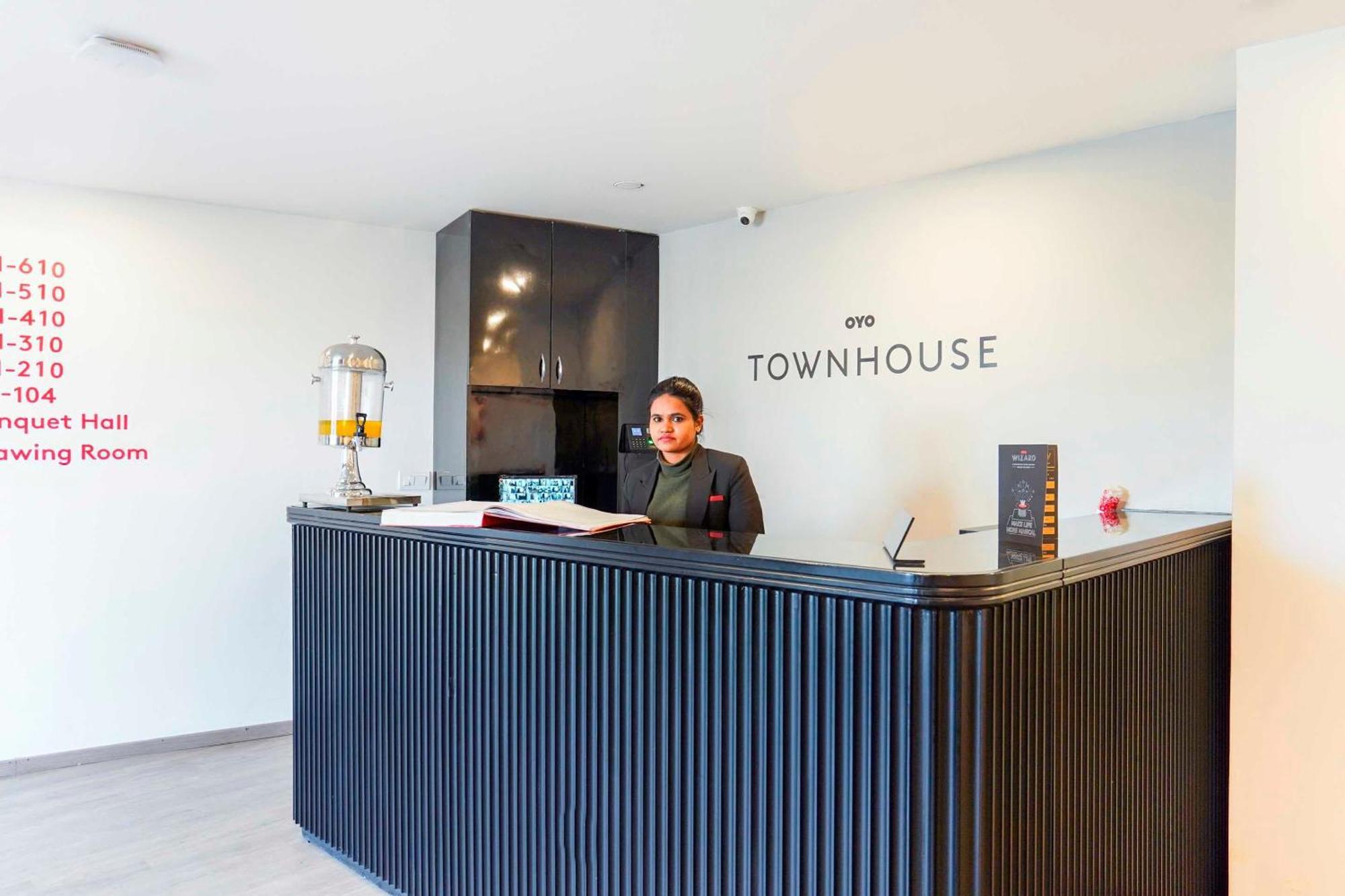 Super Townhouse O Hotel Aditya Residency Near Parthala Over Bridge Sector 121 Noida Indirapuram Exterior foto
