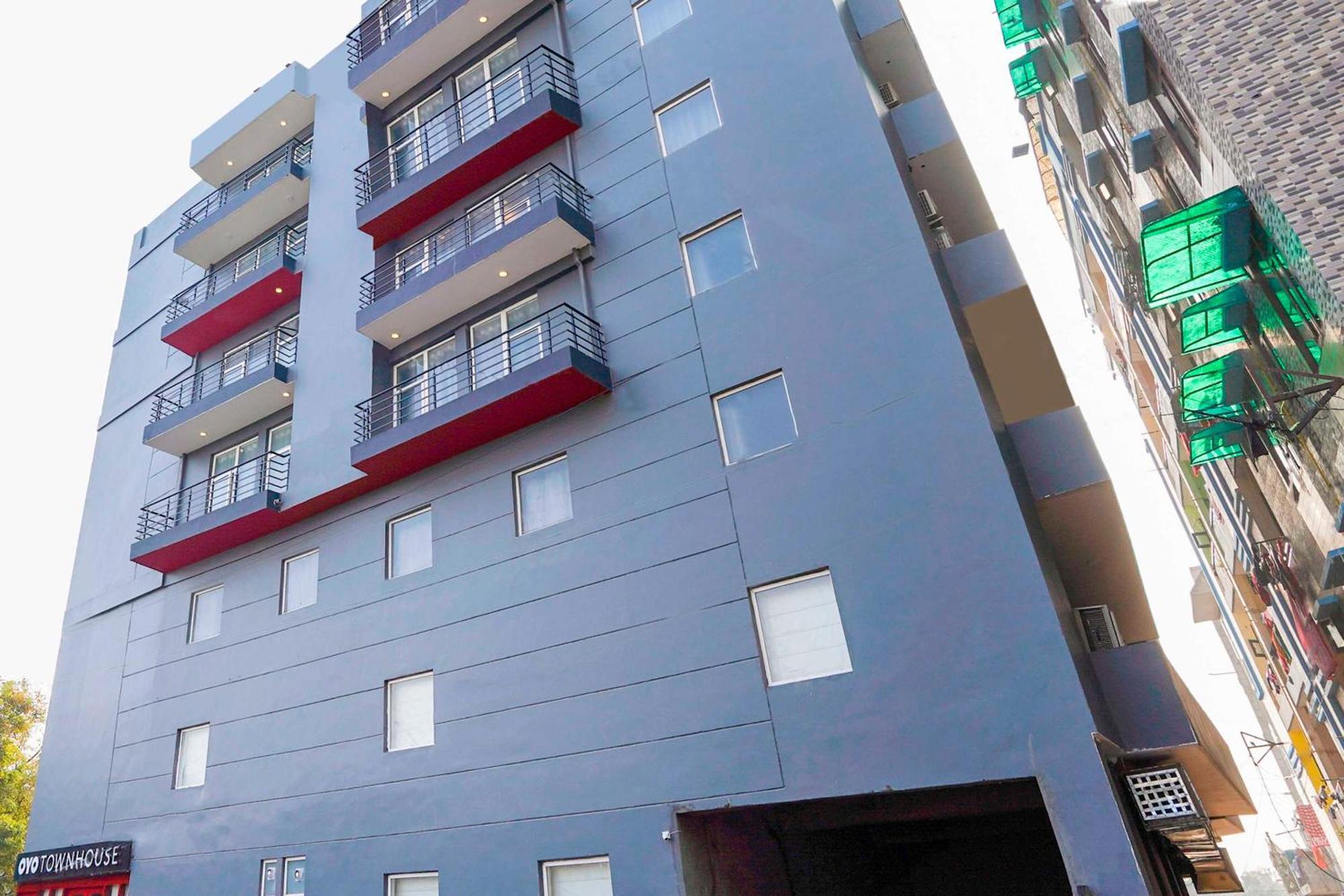 Super Townhouse O Hotel Aditya Residency Near Parthala Over Bridge Sector 121 Noida Indirapuram Exterior foto